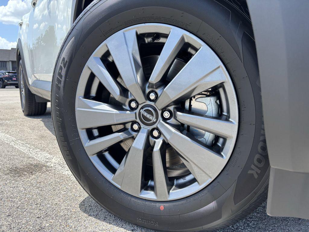new 2025 Nissan Pathfinder car, priced at $40,705