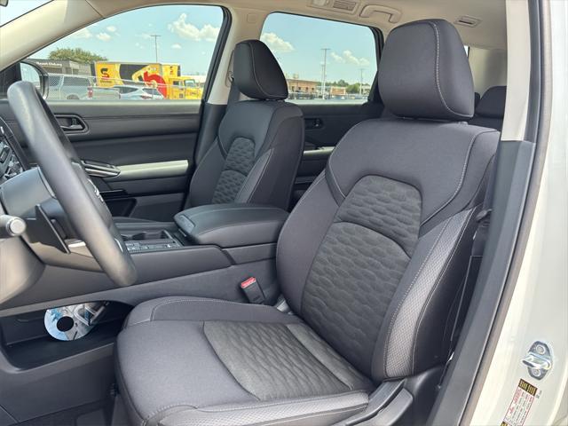 new 2025 Nissan Pathfinder car, priced at $40,705