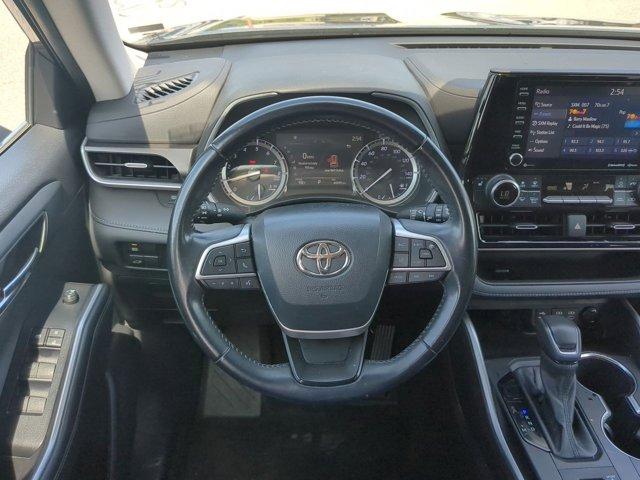 used 2022 Toyota Highlander car, priced at $34,547