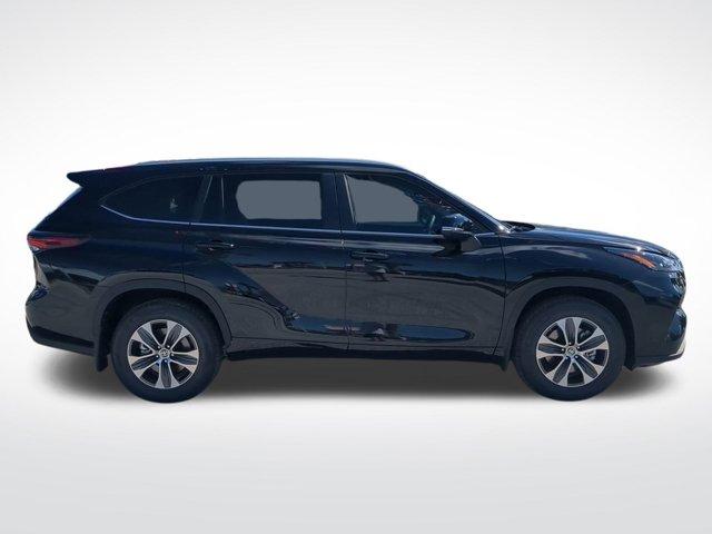 new 2024 Toyota Highlander car, priced at $45,426