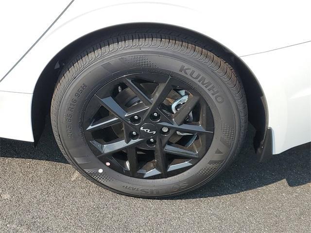 new 2025 Kia K5 car, priced at $27,883