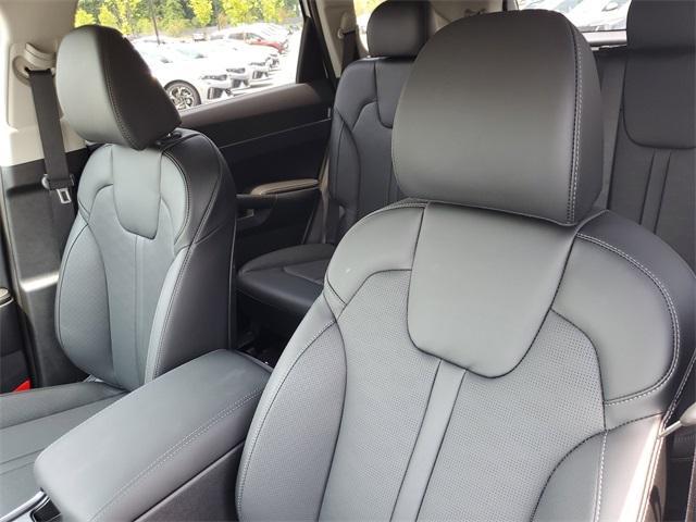 new 2025 Kia Sorento car, priced at $37,051