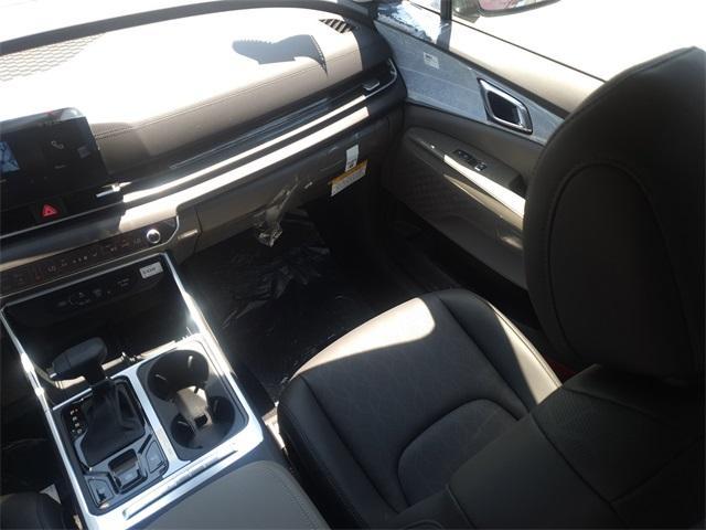 new 2025 Kia Carnival car, priced at $40,565