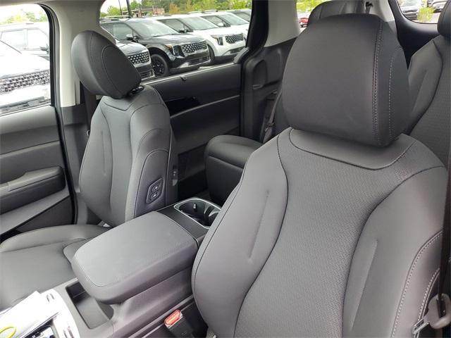 new 2025 Kia Carnival Hybrid car, priced at $55,465