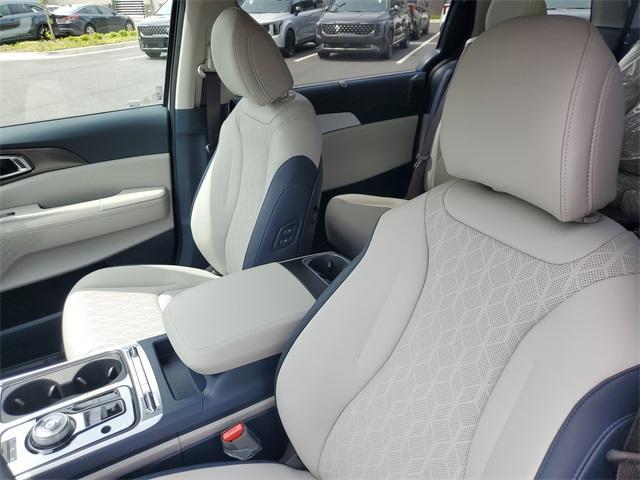 new 2025 Kia Carnival Hybrid car, priced at $51,745
