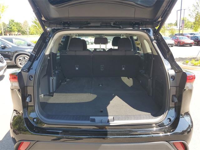 used 2023 Toyota Highlander car, priced at $37,989