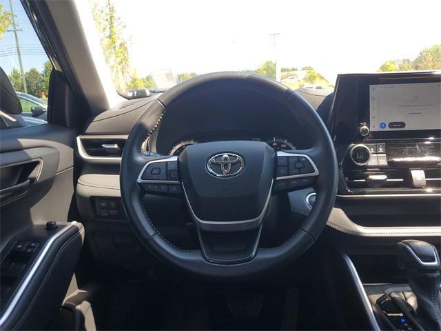 used 2023 Toyota Highlander car, priced at $37,989