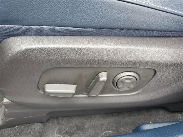 used 2025 Kia Carnival car, priced at $47,949
