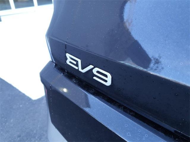 new 2025 Kia EV9 car, priced at $73,262