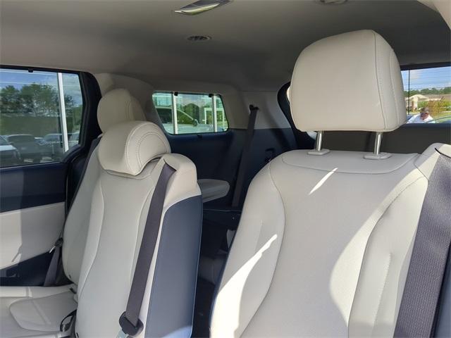 new 2025 Kia Carnival car, priced at $41,586