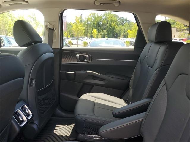 new 2025 Kia Sorento Hybrid car, priced at $40,427