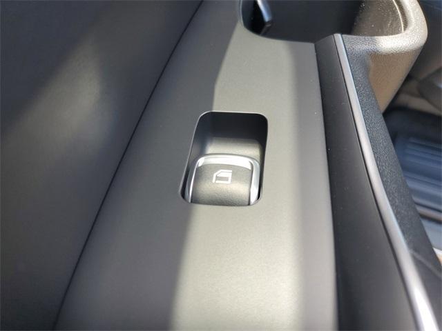 new 2025 Kia Sorento Hybrid car, priced at $40,427