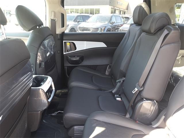 new 2025 Kia Carnival Hybrid car, priced at $51,745