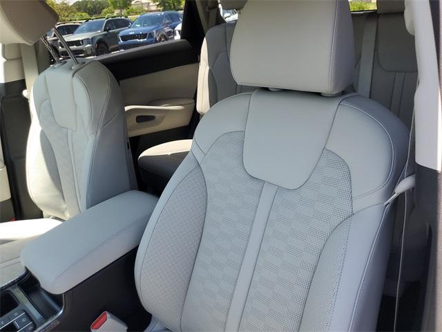 new 2025 Kia Sorento car, priced at $37,296