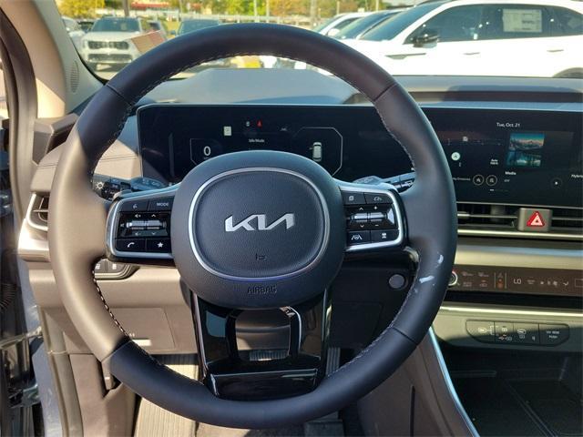 new 2026 Kia Carnival Hybrid car, priced at $55,345