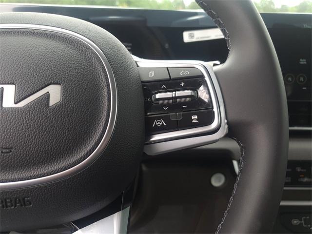 new 2025 Kia Carnival car, priced at $41,672