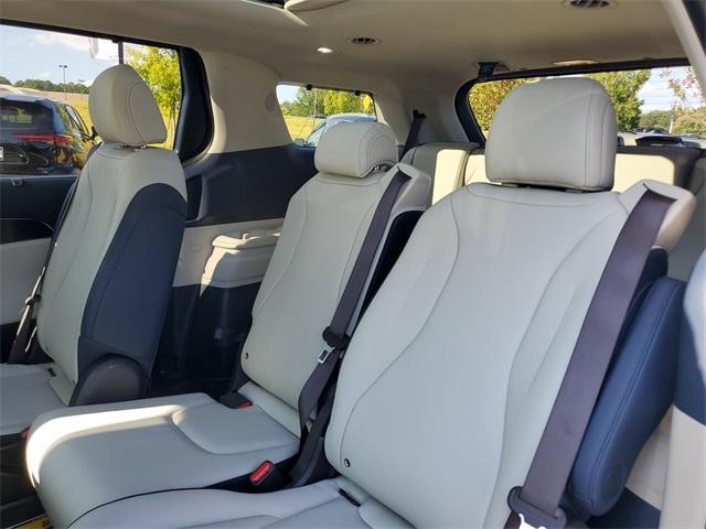 used 2025 Kia Carnival car, priced at $47,091