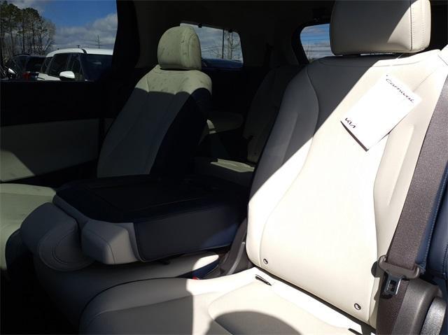 new 2025 Kia Carnival Hybrid car, priced at $49,470