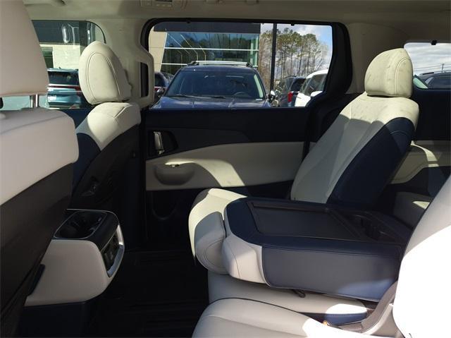 new 2025 Kia Carnival Hybrid car, priced at $49,470