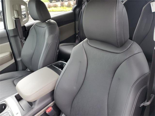 new 2025 Kia Carnival car, priced at $38,223
