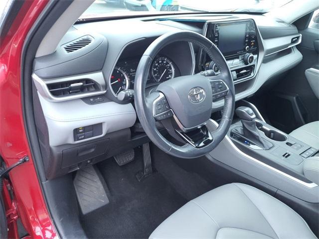 used 2021 Toyota Highlander car, priced at $31,971