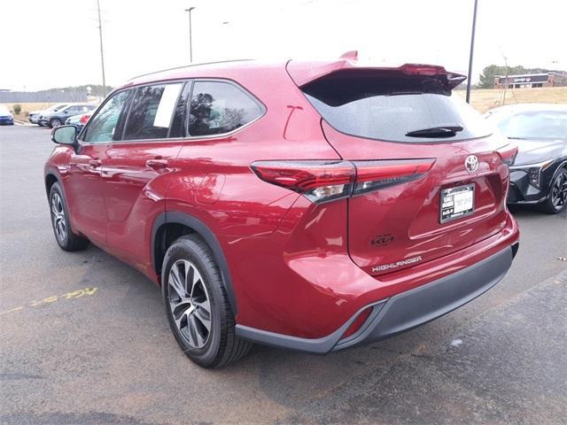 used 2021 Toyota Highlander car, priced at $31,971