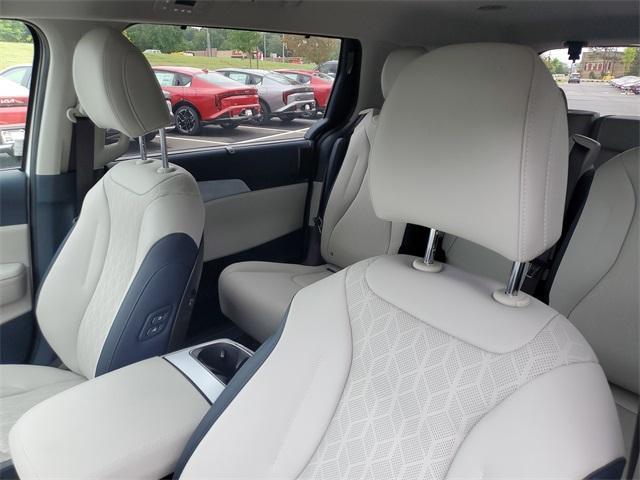 new 2025 Kia Carnival car, priced at $41,035