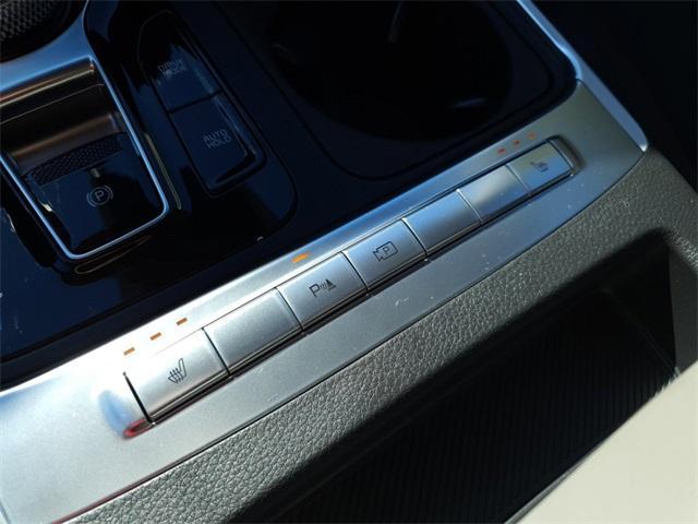 new 2025 Kia Carnival Hybrid car, priced at $45,010
