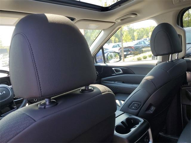 new 2026 Kia Carnival Hybrid car, priced at $54,785