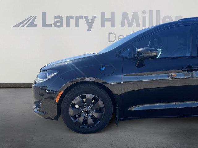 used 2020 Chrysler Pacifica Hybrid car, priced at $20,887