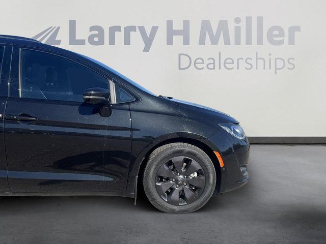 used 2020 Chrysler Pacifica Hybrid car, priced at $20,887