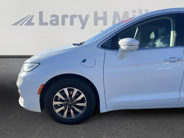 used 2022 Chrysler Pacifica Hybrid car, priced at $21,000