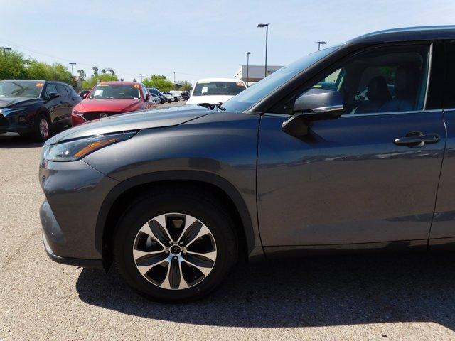 used 2021 Toyota Highlander car, priced at $31,870