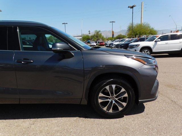 used 2021 Toyota Highlander car, priced at $31,870