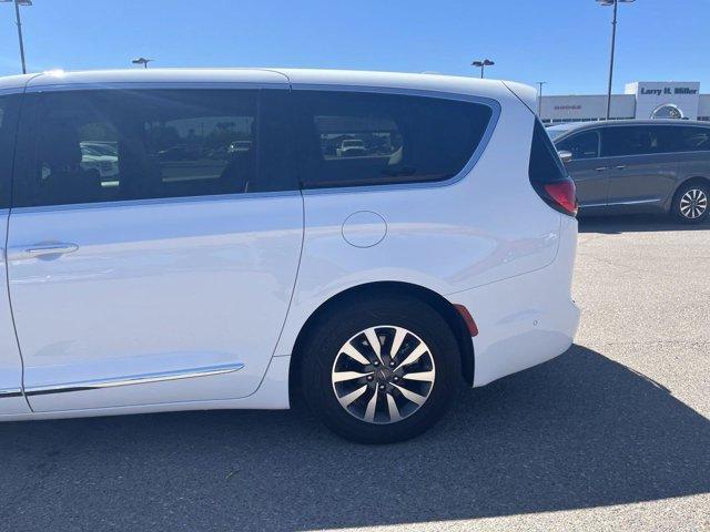 used 2022 Chrysler Pacifica Hybrid car, priced at $28,595