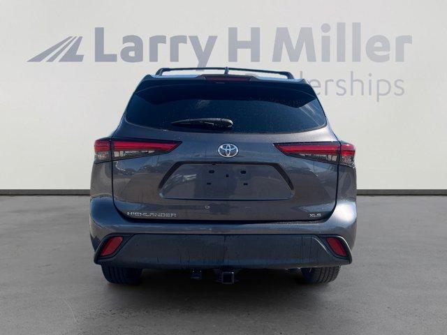 used 2021 Toyota Highlander car, priced at $33,001