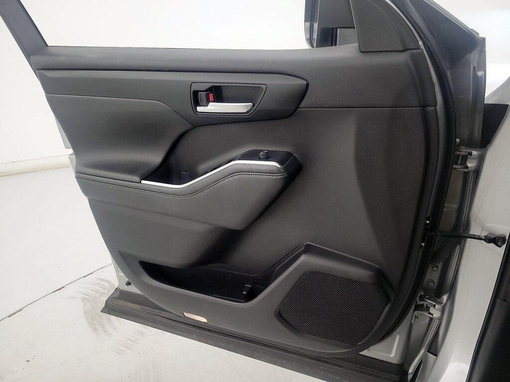 used 2021 Toyota Highlander car, priced at $27,998