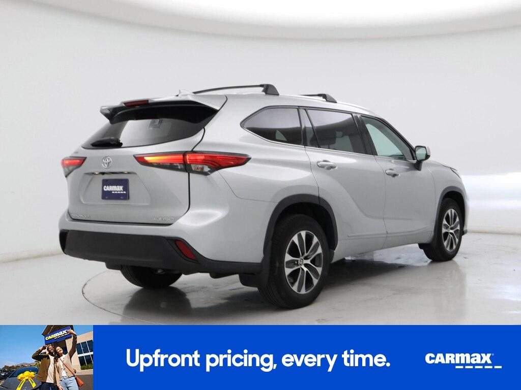 used 2021 Toyota Highlander car, priced at $27,998