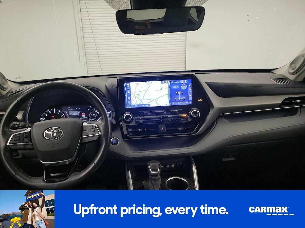 used 2021 Toyota Highlander car, priced at $37,998
