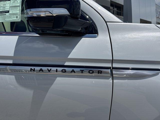 new 2025 Lincoln Navigator L car