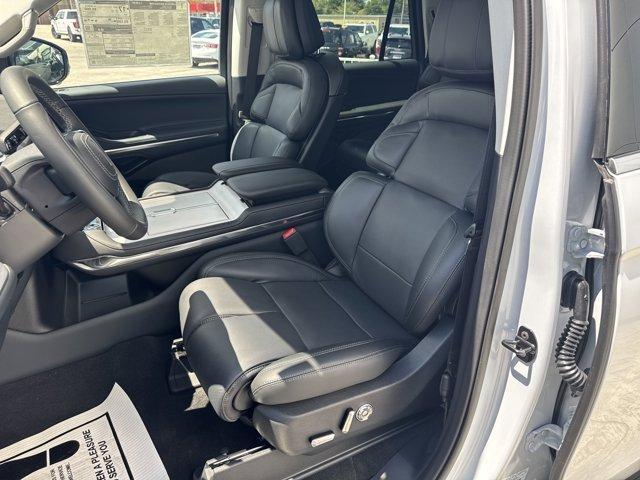 new 2025 Lincoln Navigator L car