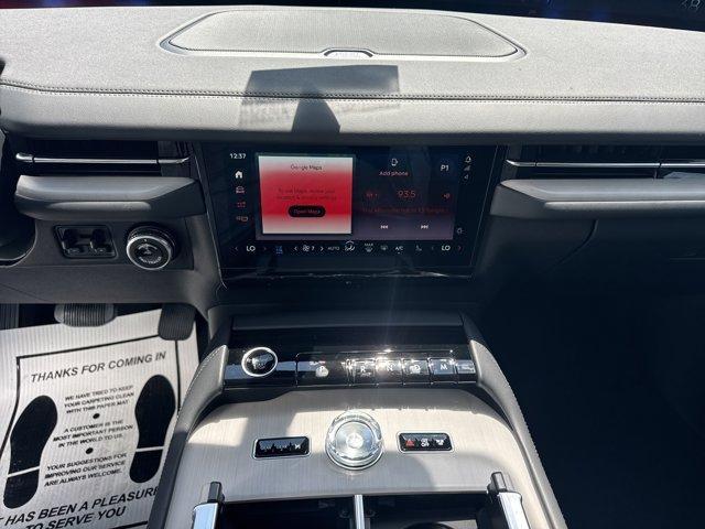 new 2025 Lincoln Navigator L car