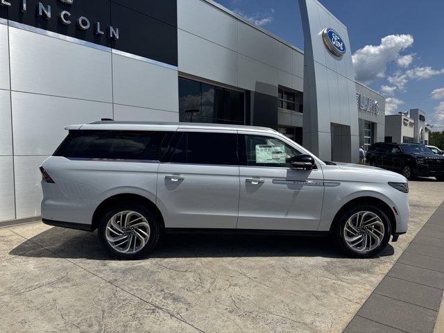 new 2025 Lincoln Navigator L car