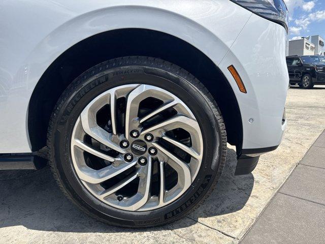 new 2025 Lincoln Navigator L car