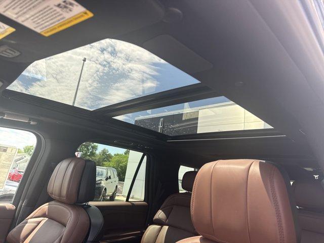new 2025 Lincoln Navigator L car