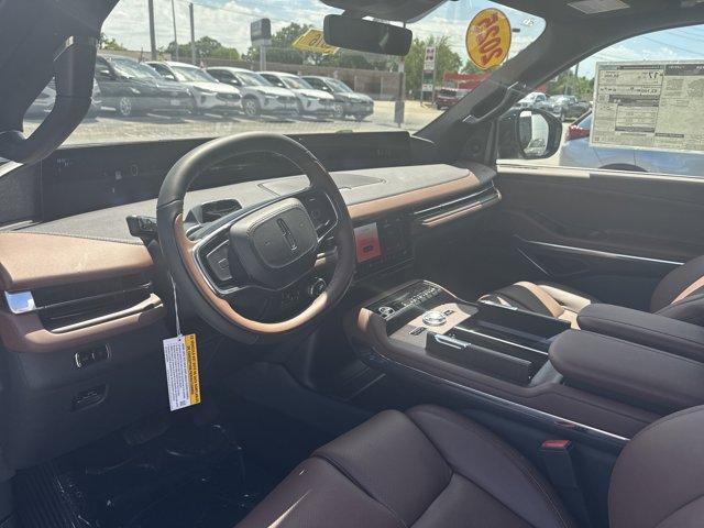 new 2025 Lincoln Navigator L car
