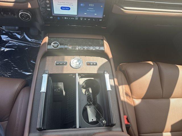 new 2025 Lincoln Navigator L car