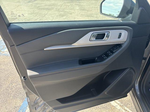 new 2025 Ford Explorer car
