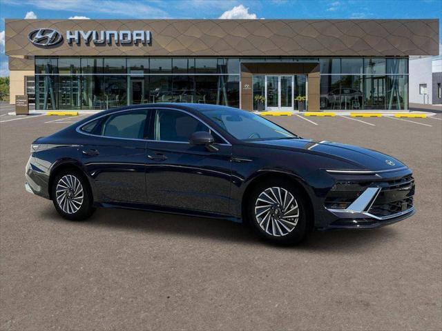 new 2025 Hyundai Sonata Hybrid car, priced at $37,067