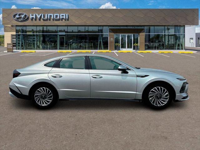 new 2025 Hyundai Sonata Hybrid car, priced at $30,757
